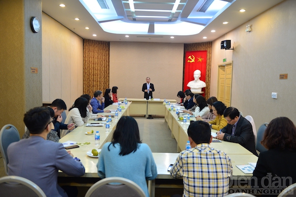 Phòng Thương mại và Công nghiệp Việt Nam (VCCI) vừa tổ chức cuộc họp trao đổi với các Hiệp hội doanh nghiệp lấy ý kiến của doanh nghiệp liên quan dự thảo Báo cáo Chính phủ về tiền lương tối thiểu năm 2021.