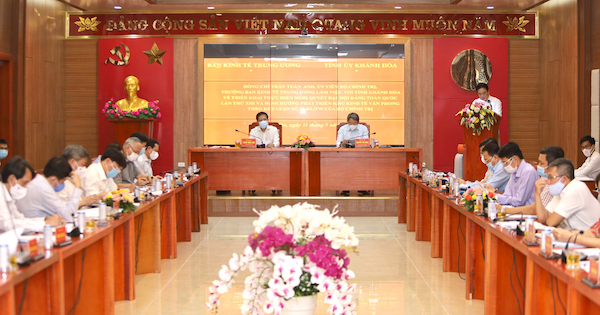 làm việc với tỉnh Khánh Hoà về triển khai thực hiện Nghị quyết Đại hội Đảng toàn quốc lần thứ XIII và định hướng phát triển Khu Kinh tế Vân Phong theo Kết luận số 53-KL/TW của Bộ Chính trị,