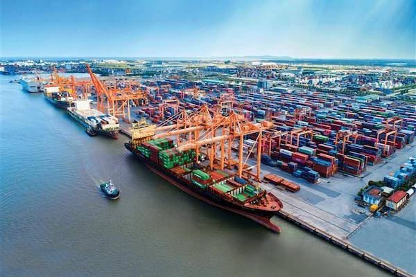 kiến nghị điều chỉnh khung giá dịch vụ bốc dỡ container tại khu vực các cảng biển.