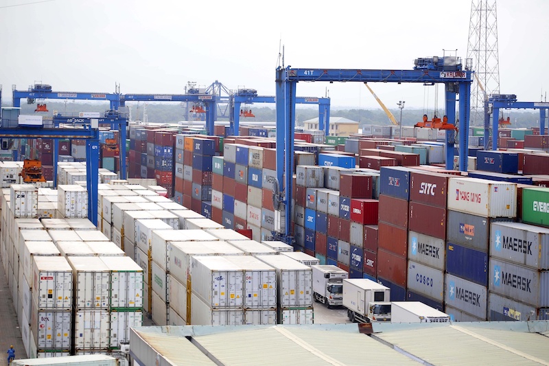 Đối với hàng hóa xuất nhập khẩu mở tờ khai tại TP.HCM, chủ hàng phải trả 250.000 đồng/container 20 ft, 500.000 đồng/container 40 ft và 15.000 đồng/tấn hàng lỏng, hàng rời.