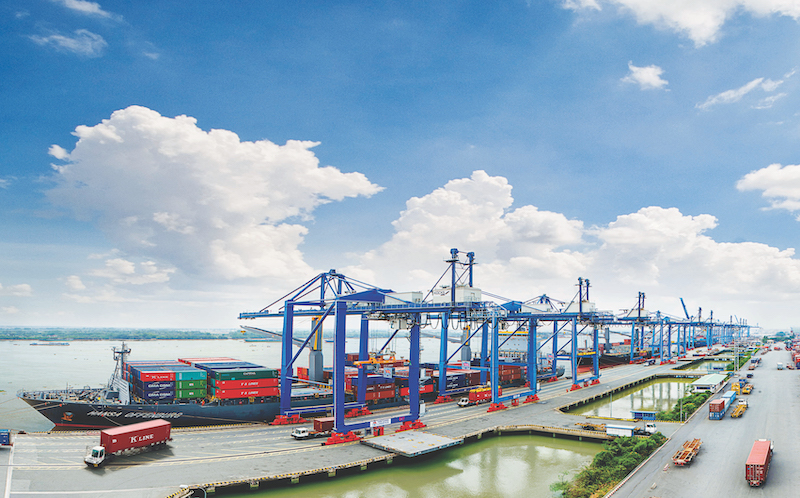 Hiện có khoảng 38 hãng tàu container nước ngoài đang hoạt động vận tải hàng hóa xuất nhập khẩu, đảm nhận 95% sản lượng hàng hóa xuất nhập khẩu bằng đường biển của Việt Nam.p/