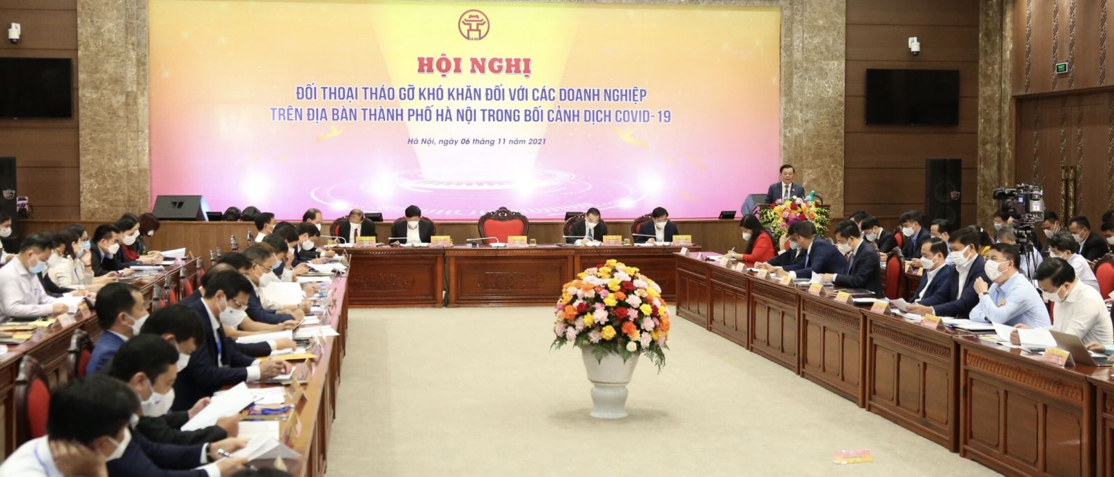 Hội nghị đối thoại, tháo gỡ khó khăn đối với các doanh nghiệp trên địa bàn thành phố Hà Nội trong bối cảnh dịch Covid-19 ngày 6/11.