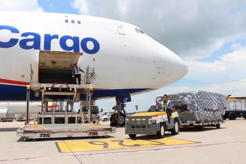 một doanh nghiệp dệt may đã phải đặt nguyên một tàu bay A330, tương đương một container, để chuyển kịp đơn hàng sang Nhật Bản.