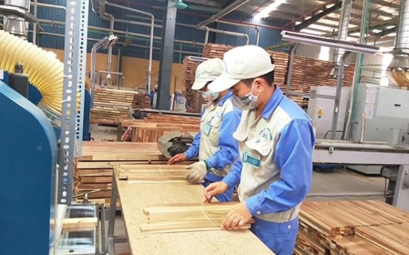 Việt Nam là một quốc gia xuất khẩu đồ gỗ lớn, nhưng lại phụ thuộc nhiều vào nguồn nguyên liệu nhập khẩu,