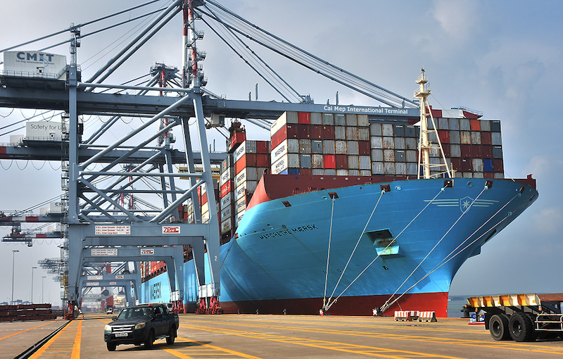 nằm trên tuyến vận tải hàng hải trọng yếu Đông-Tây bán cầu, chiếm trên 80% khối lượng vận chuyển hàng hóa toàn cầu. 