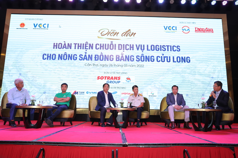 Các diễn giả tham gia thảo luận tại Diễn đàn “Hoàn thiện chuỗi logistics cho nông sản Đồng bằng sông Cửu Long”