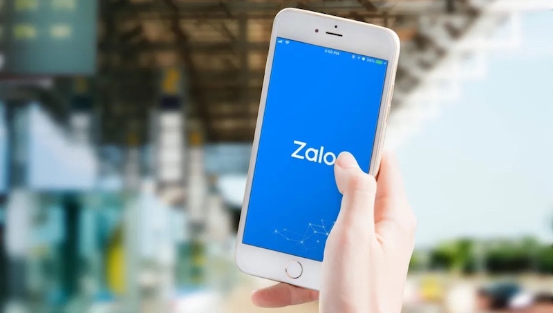 Zalo thông báo thu phí khách hàng doanh nghiệp khiến cộng đồng người dùng tỏ ra hoang mang, cho rằng Zalo sắp thu phí cả người dùng cá nhân. 