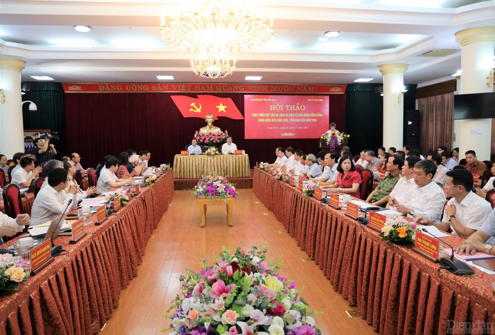 Hội thảo “Phát triển kết cấu hạ tầng và kinh tế biển vùng đồng bằng sông Hồng đến năm 2030, tầm nhìn đến năm 2045” tại Nam Định.