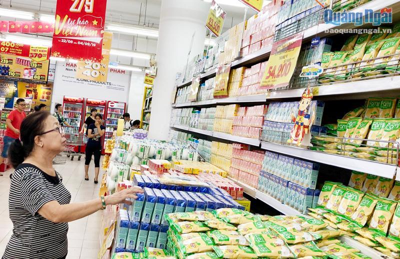 Công ty Thực phẩm Dinh dưỡng Nutifood Bình Dương công bố mua thêm 2 triệu cổ phiếu, qua đó cùng Nutifood sở hữu tổng cộng 19 triệu cổ phiếu, trở thành nhóm cổ đông lớn sở hữu 5,33% cổ phần của CTCP Đường Quảng Ngãi - doanh nghiệp sở hữu Vinasoy.