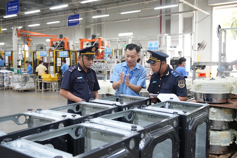 kim ngạch xuất nhập khẩu của Việt Nam lần đầu tiên vượt mốc 700 tỷ USD, nhưng vẫn đảm bảo an ninh, an toàn và chống thất thu.