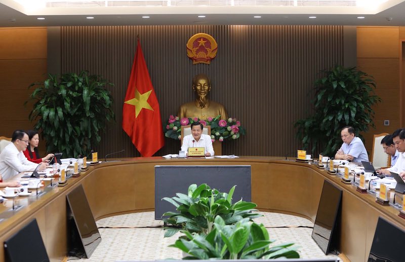 Phó Thủ tướng Chính phủ Lê Minh Khái chủ trì cuộc họp với các bộ ngành và một số ngân hàng thương mại nhà nước về các giải pháp nâng cao khả năng tiếp cận vốn và giảm lãi suất.
