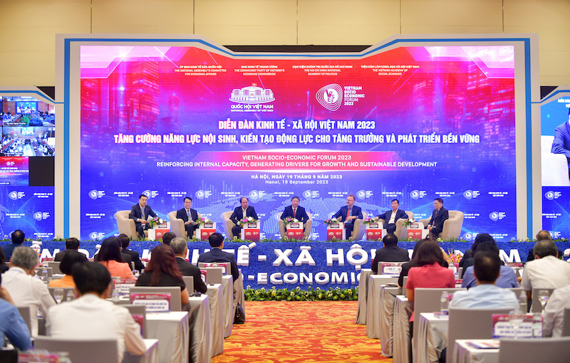 hiên toạ đàm cấp cao Diễn đàn Kinh tế - Xã hội Việt Nam 2023 với chủ đề “Tăng cường năng lực nội sinh, kiến tạo động lực cho tăng trưởng và phát triển bền vững”.