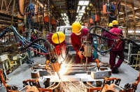 Kinh tế ảm đạm, Standard Chartered hạ dự báo tăng trưởng GDP Việt Nam mức 5%