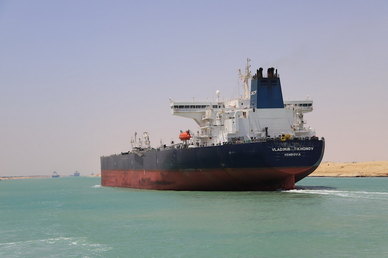 Hiện loạt hãng vận tải đường biển lớn trên thế giới như Hapag Lloyd, MSC và Maersk... đã đồng loạt tạm dừng việc khai thác tuyến vận tải qua biển Đỏ.