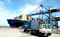 Chính thức điều chỉnh tăng 10% giá bốc dỡ container cảng biển