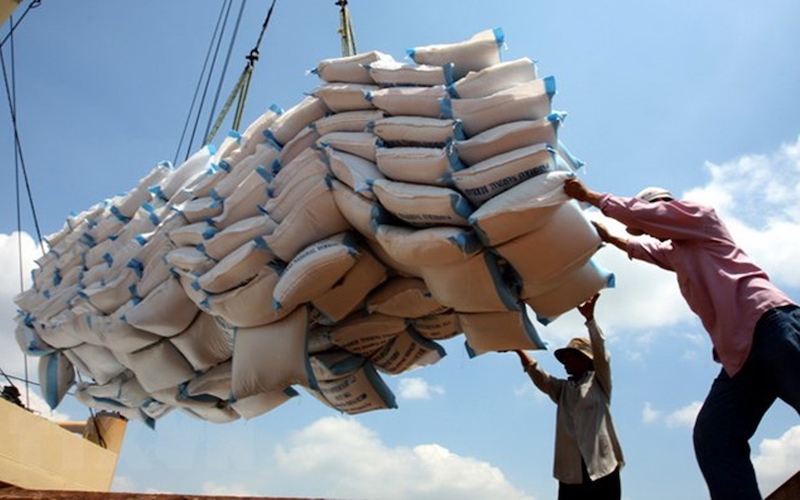 giá gạo xuất khẩu loại tiêu chuẩn 5% tấm của Thái Lan đang cao nhất thế giới với 653 USD/tấn, gạo Việt Nam là 639 USD/tấn và Pakistan là 637 USD/ tấn.