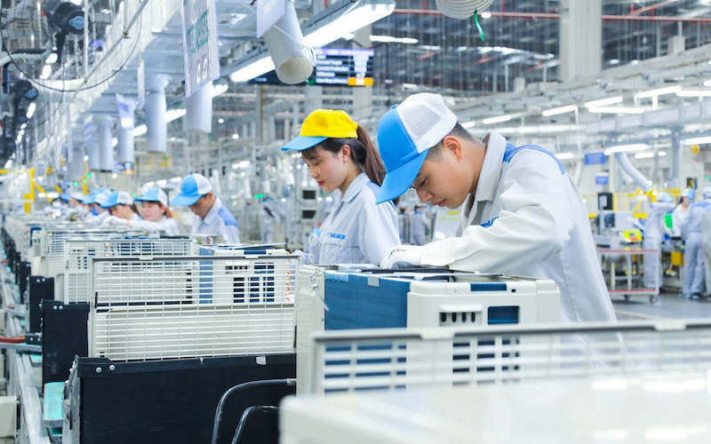 nhiều tập đoàn, doanh nghiệp lớn trong ngành điện tử, bán dẫn đã hiện diện và đang có kế hoạch mở rộng đầu tư tại Việt Nam như Intel, Samsung, Synopsys, Qualcomm, Infineon, Amkor,... Nvidia (Hoa Kỳ) 