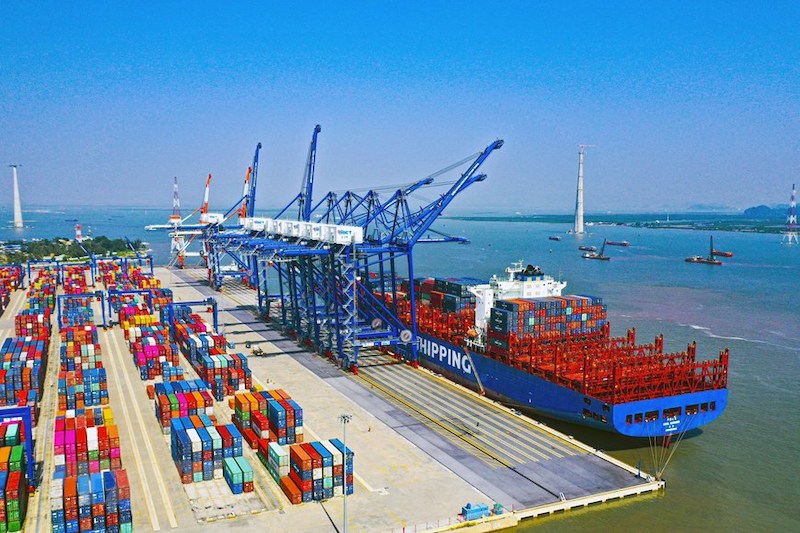 Ngay từ đầu tháng 02/2024, đồng loạt các hãng tàu nước ngoài đã công bố tăng 10–20% phí THC đối với mỗi loại dịch vụ container tại Việt Nam.