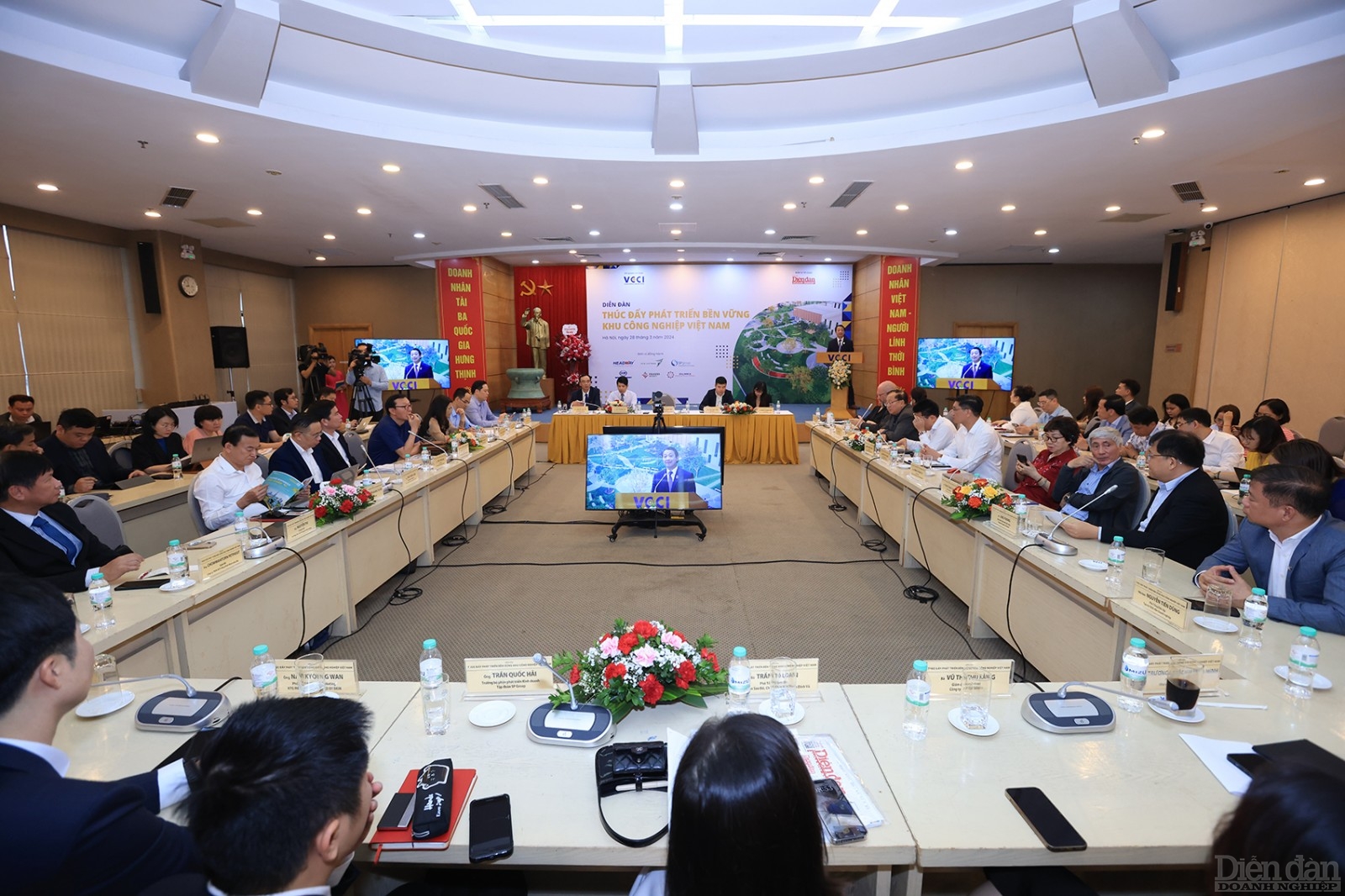Diễn đàn “Thúc đẩy phát triển bền vững Khu công nghiệp Việt Nam” do Tạp chí Diễn đàn Doanh nghiệp tổ chức ngày 28/3 tại Hà Nội.