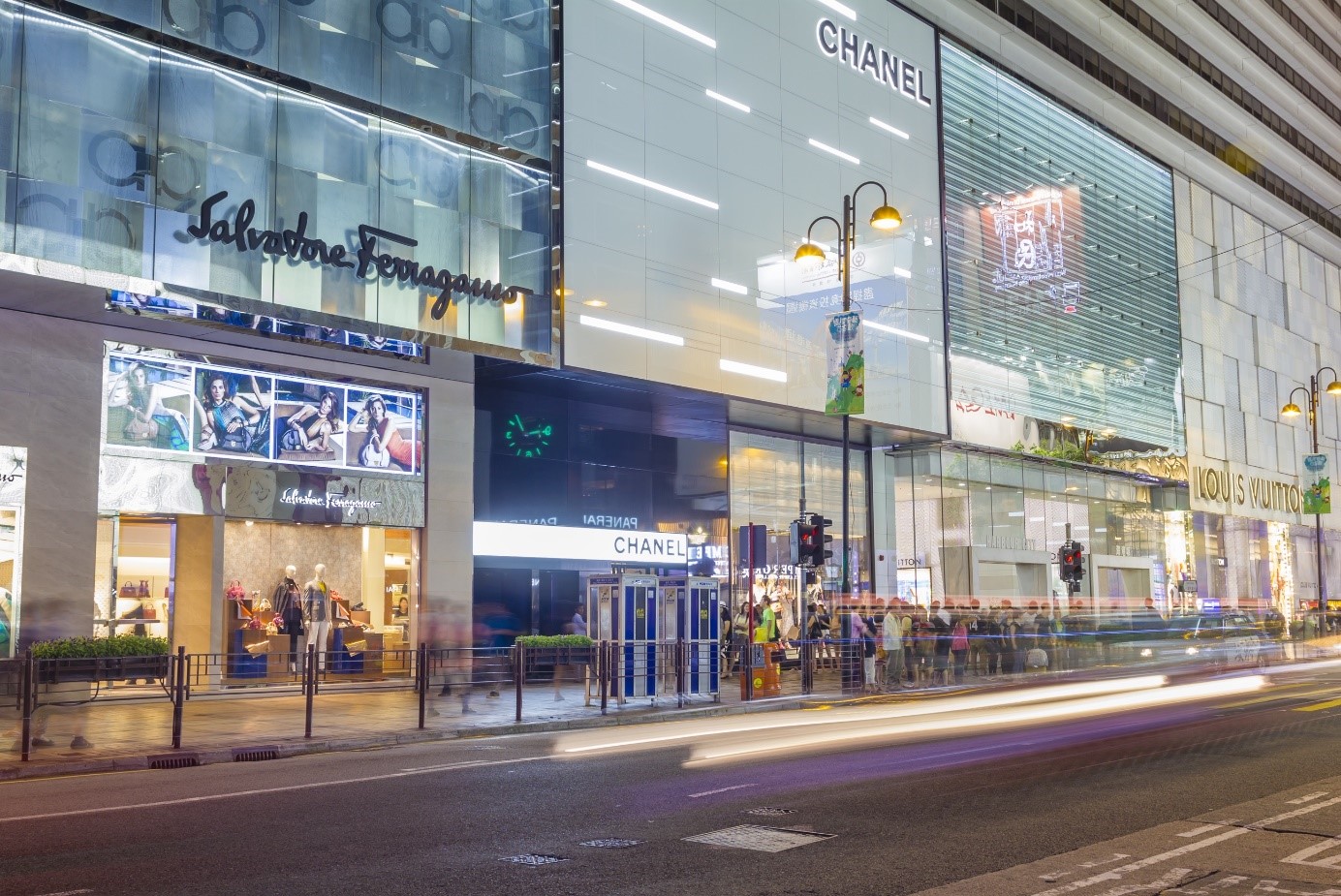 Các tổ hợp mua sắm sầm uất tại Hong Kong là một ví dụ thành công điển hình của mô hình Shop TMDV trên thế giới 