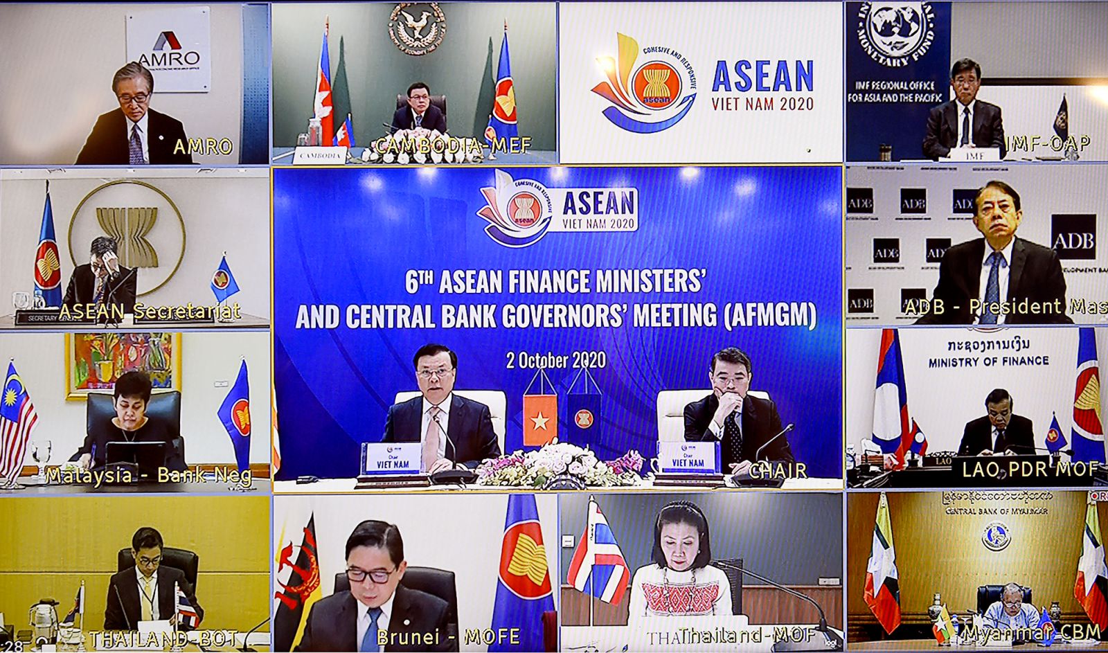 Bộ trưởng Bộ Tài chính Đinh Tiến Dũng và Thống đốc Ngân hàng Nhà nước Việt Nam Lê Minh Hưng đồng chủ trì Hội nghị.