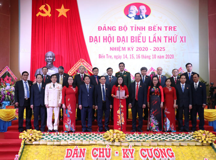 Đoàn đại biểu dự Đại hội đại biểu toàn quốc lần thứ XIII của Đảng