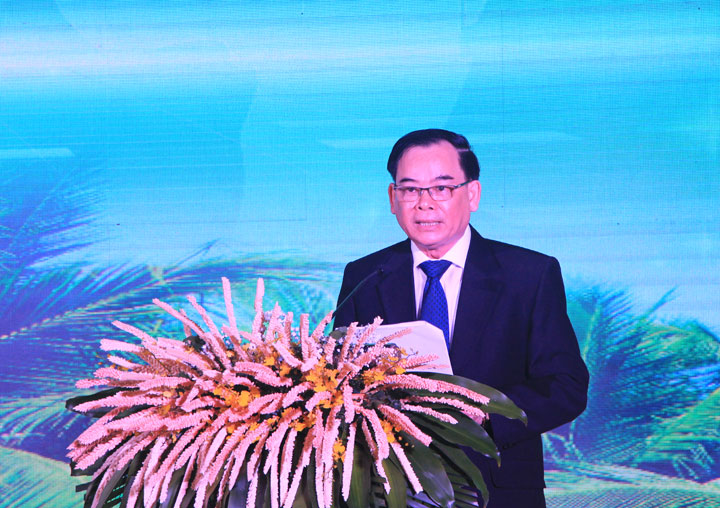Chủ tịch UBND tỉnh Trần Ngọc Tam phát biểu