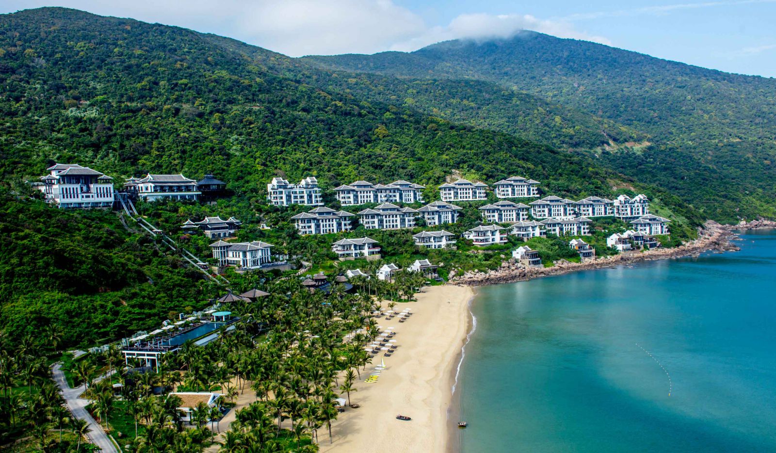 02. InterContinental Danang Sun Peninsula Resort tọa lạc tại bán đảo Sơn Trà 