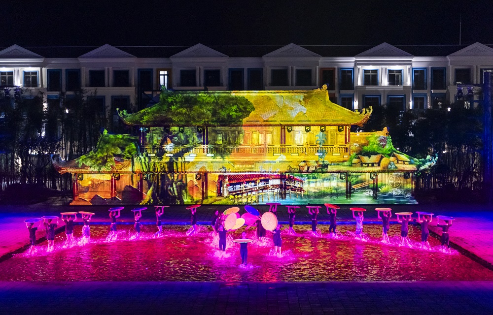 Tinh hoa Việt Nam nhận kỷ lục: Chương trình nghệ thuật thực cảnh sử dụng công nghệ trình diễn 3D hiện đại tái hiện các điển tích lịch sử truyền thống của Việt Nam nhiều nhất.