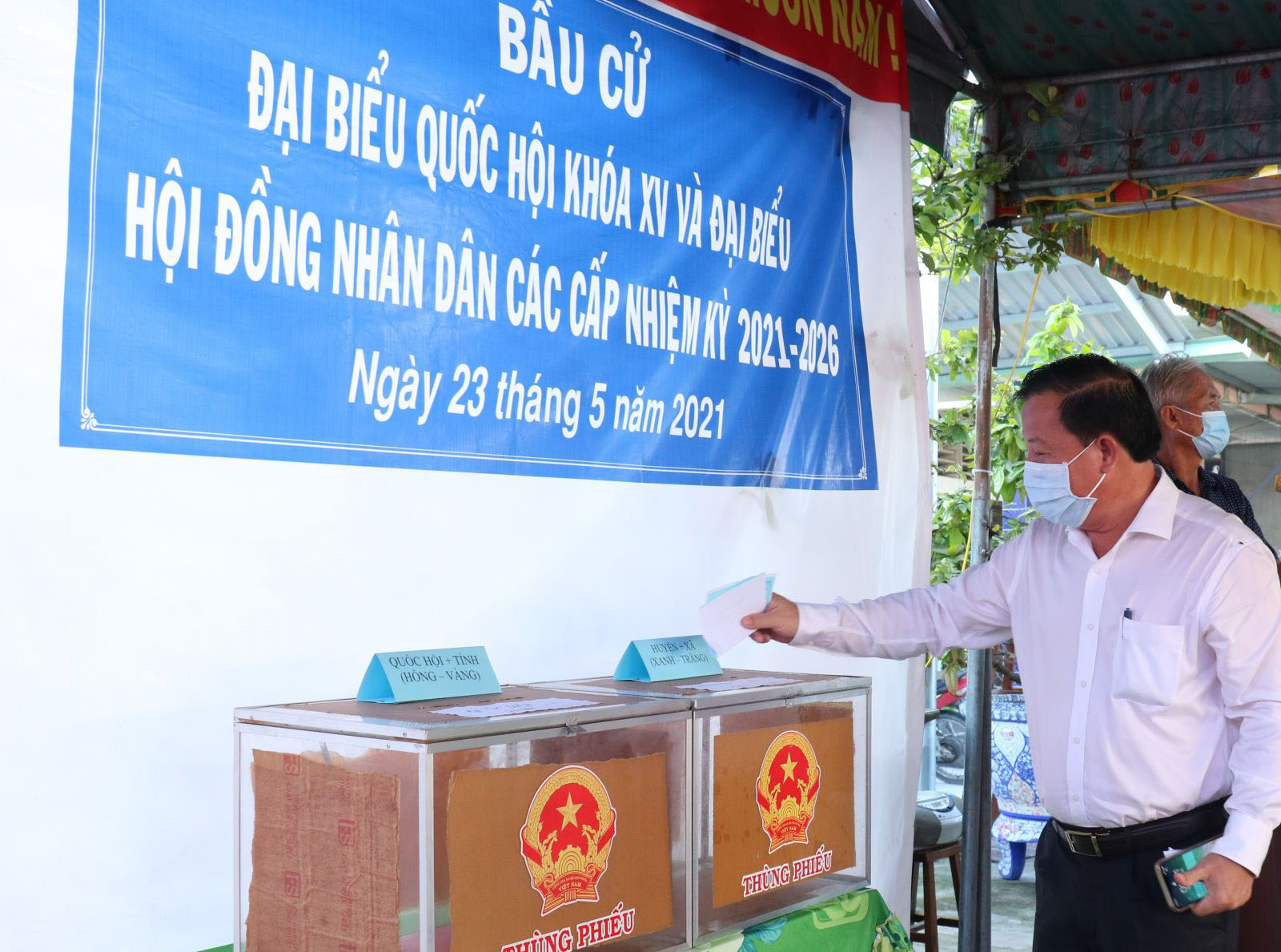 Chủ tịch UBND tỉnh Long An - Nguyễn Văn Út dự khai mạc và bầu cử tại khu vực bỏ phiếu số 3, tổ bầu cử số 3 xã Hòa Khánh Đông, huyện Đức Hòa.