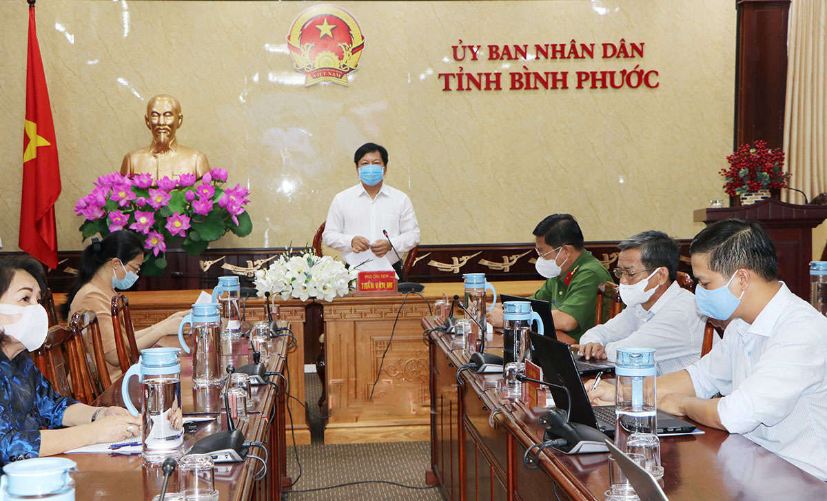 Phó chủ tịch UBND tỉnh Bình Phước Trần Văn Mi chủ trì cuộc họp với các sở, ngành liên quan nhằm phân tích, đánh giá kết quả thực hiện chỉ số năng lực cạnh tranh cấp tỉnh (PCI) 2020 và đề ra phương hướng nhiệm vụ cho năm 2021. 