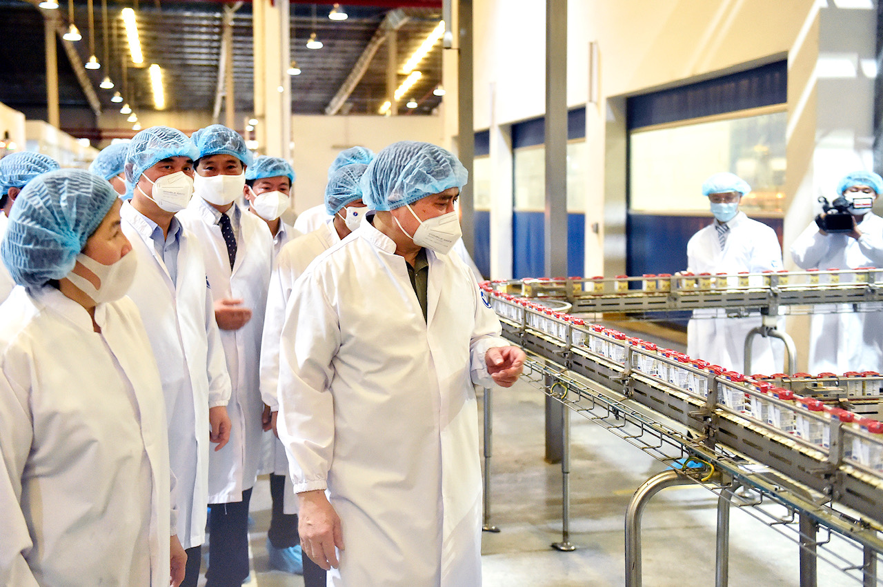 Thủ tướng Phạm Minh Chính đến thăm cơ sở sản xuất của Công ty Sữa Vinamilk tại KCN Mỹ Phước, huyện Bến Cát.