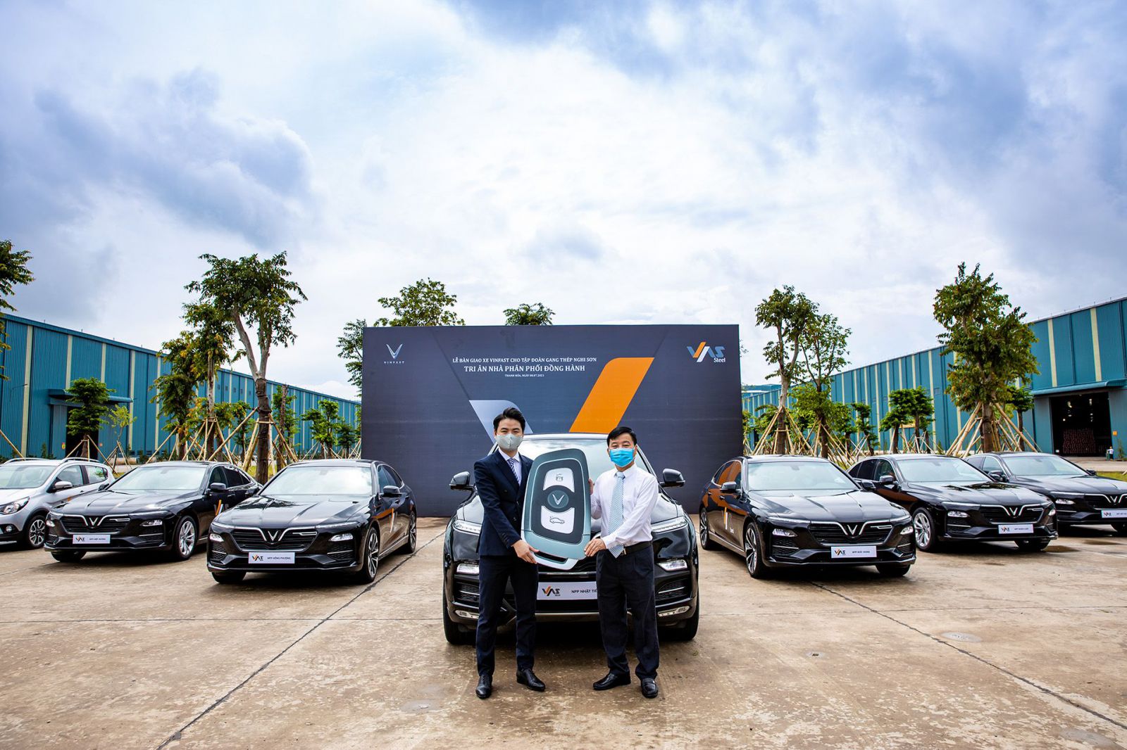 Sau các đối tác lớn như BIDV, Techcombank, PG Bank…, VAS là doanh nghiệp tiếp theo đặt niềm tin vào thương hiệu “ô tô quốc dân” của Việt Nam. Lãnh đạo của VAS cho biết họ đánh giá cao chất lượng sản phẩm, giá cả hợp lý và dịch vụ hậu mãi đẳng cấp vượt trội của VinFast.