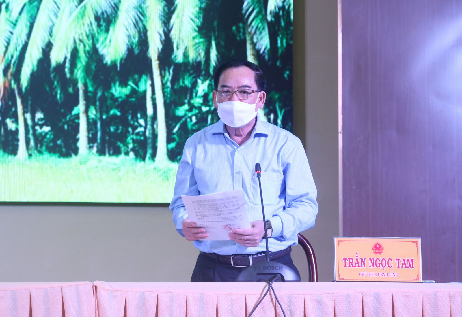 Chủ tịch UBND tỉnh Trần Ngọc Tam - Trưởng Ban chỉ đạo phòng chống dịch COVID-19 tỉnh phát biểu.