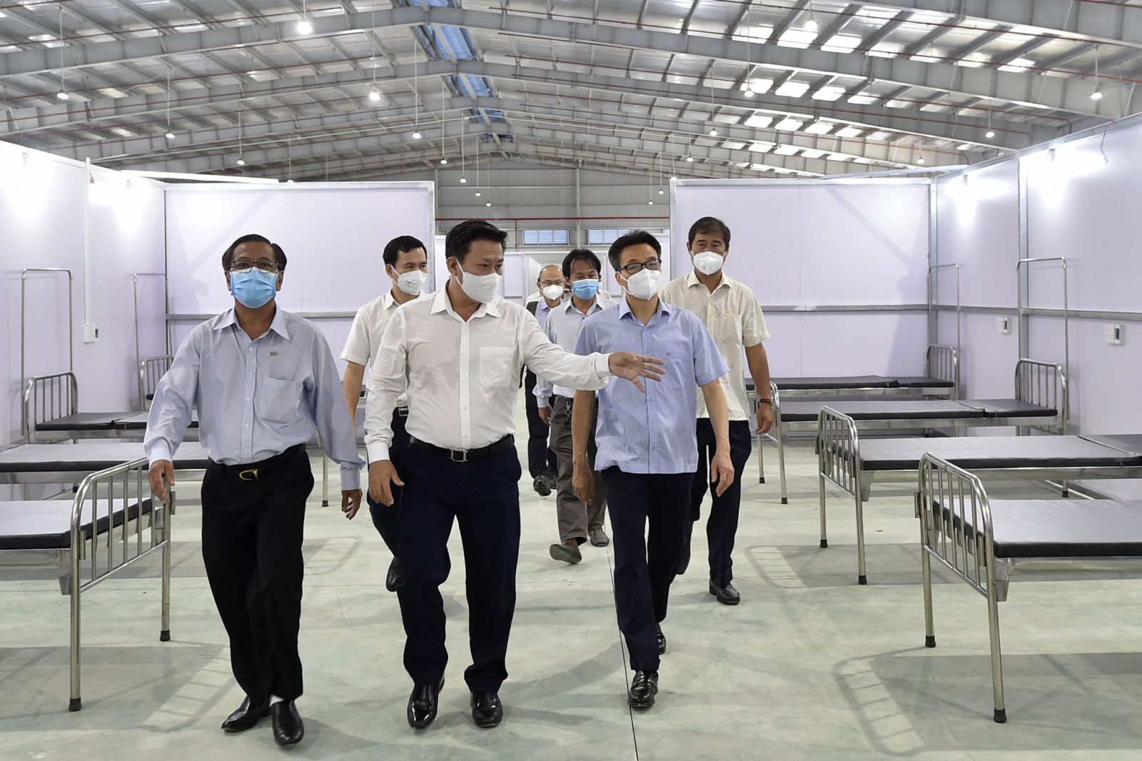 Phó Thủ tướng Vũ Đức Đam kiểm tra công tác chuẩn bị Bệnh viện Dã chiến số 1 (tại HCM Thành Thành Công, thị xã Trảng Bàng, tỉnh Tây Ninh).