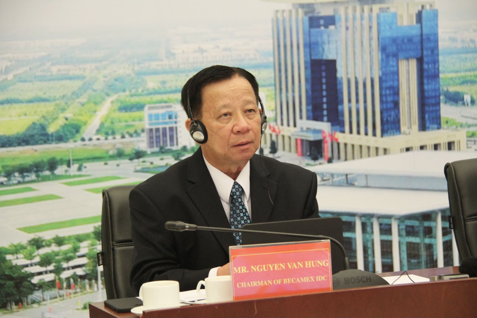 Ông Nguyễn Văn Hùng, Chủ tịch HĐQT Becamex IDC phát biểu tại lễ ký kết hợp tác ở điểm cầu tỉnh Bình Dương.