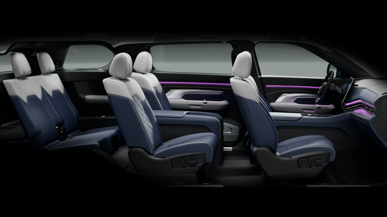 Khoang nội thất “cỡ đại” của VF e36 khiến nhiều người thích thú. Mẫu SUV điện hạng E của VinFast cũng được trang bị hệ thống truyền động có công suất tối đa 402 mã lực, mô men xoắn cực đại 640Nm, hệ thống dẫn động 4 bánh toàn thời gian.