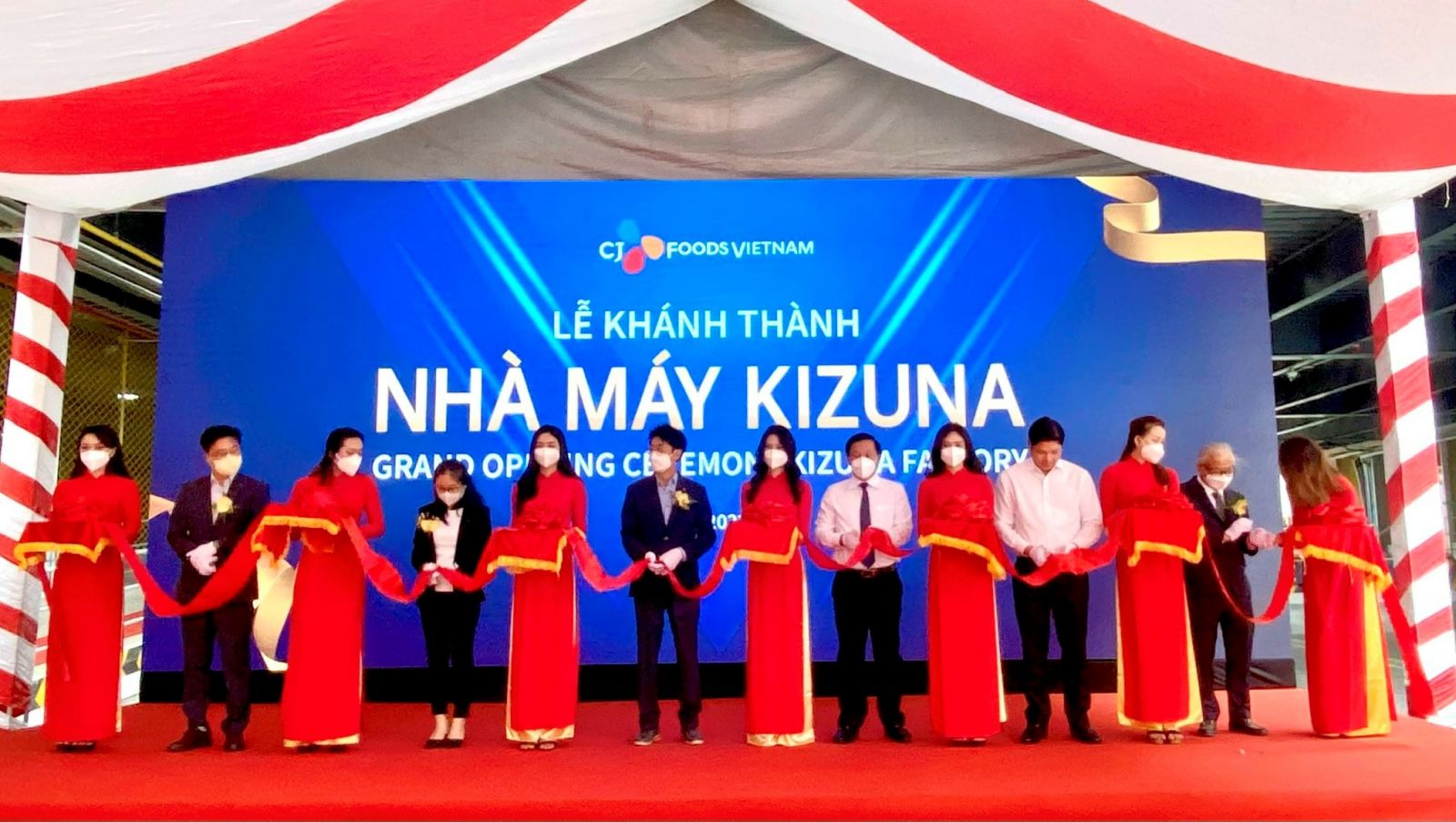 Đại biểu thực hiện nghi thức khánh thành nhà máy CJ Foods Việt Nam - Kizuna 3