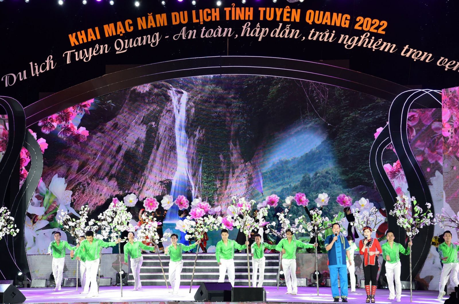 Tiết mục văn nghệ mở màn tại Lễ khai mạc Năm du lịch tỉnh Tuyên Quang 2022.