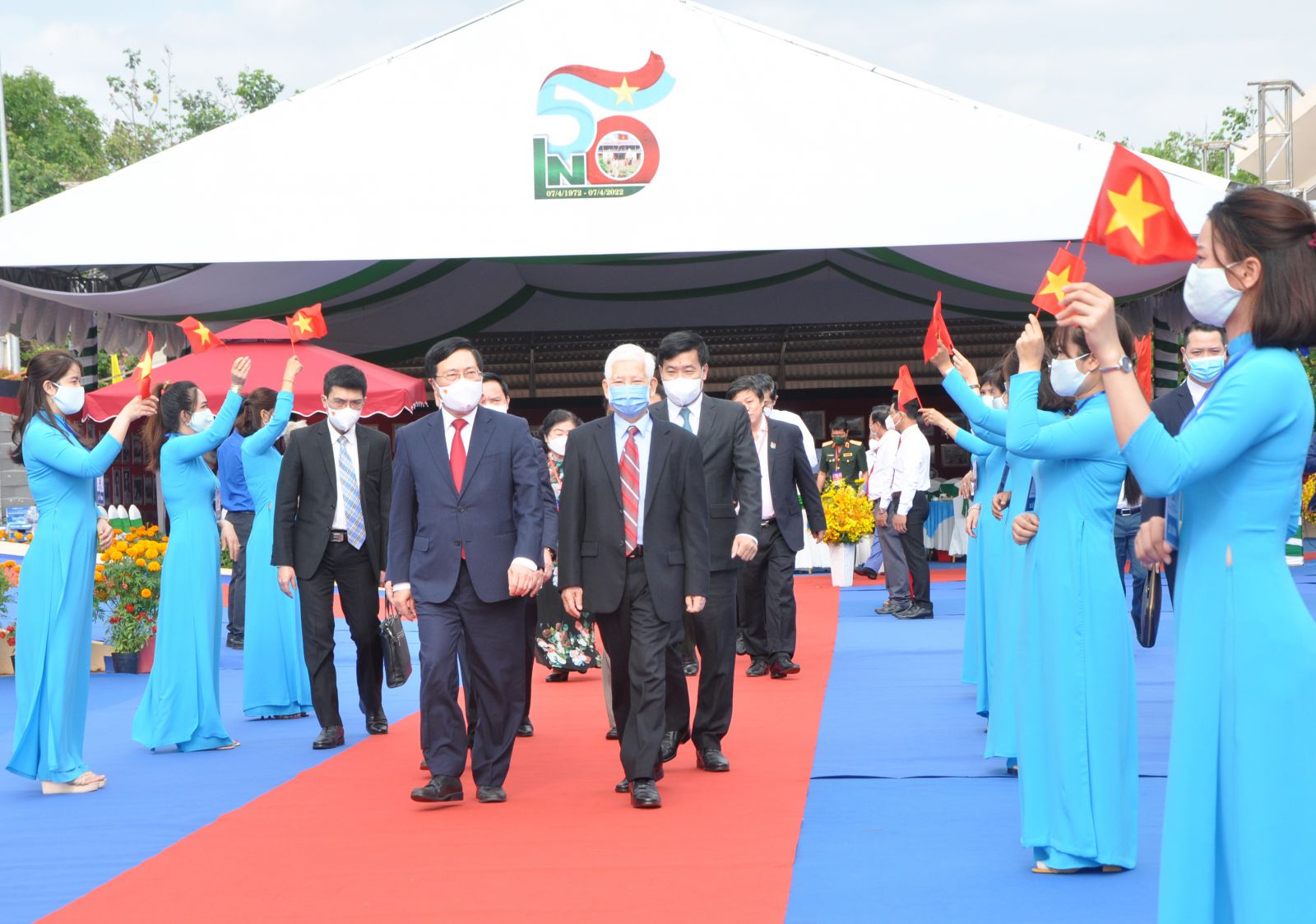 Phó Thủ tướng Thường trực Chính phủ Phạm Bình Minh; nguyên Ủy viên Bộ Chính trị, nguyên Chủ tịch nước Nguyễn Minh Triết tham dự lễ kỷ niệm