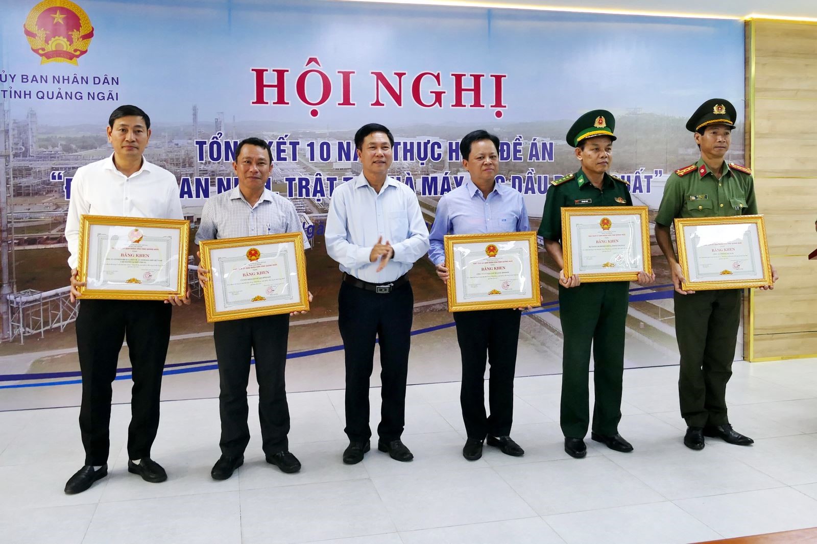 UBND tỉnh Quảng Ngãi đã tặng Bằng khen cho 05 tập thể đã có thành tích xuất sắc 
