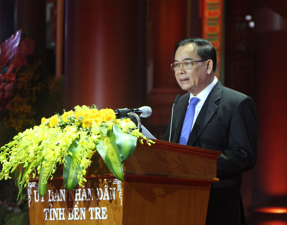 Chủ tịch UBND tỉnh Trần Ngọc Tam đọc diễn văn Lễ kỷ niệm.