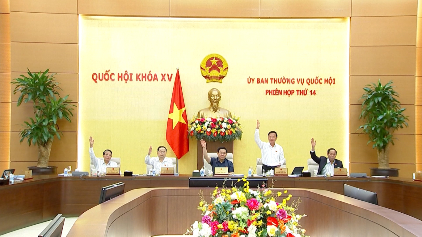 Biểu quyết thông qua nghị quyết thành lập thị xã Chơn Thành, tỉnh Bình Phước.