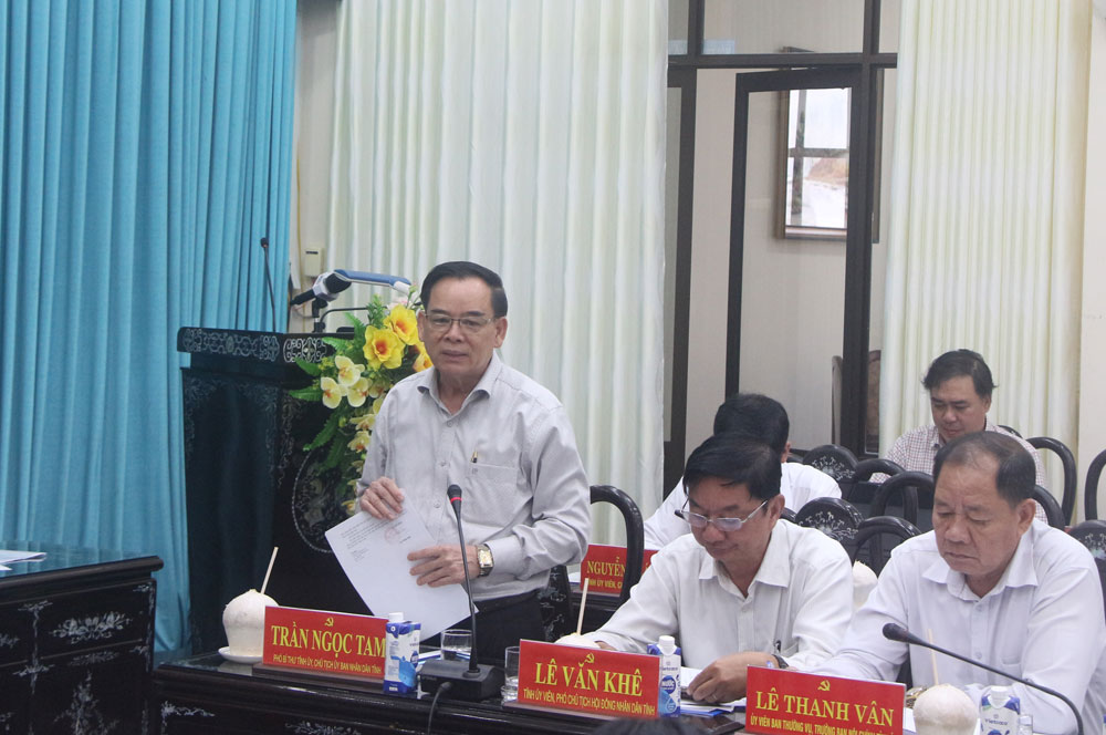 Chủ tịch UBND tỉnh Bến Tre Trần Ngọc Tam nhấn mạnh sự cần thiết của việc xây dựng cầu Đình Khao.