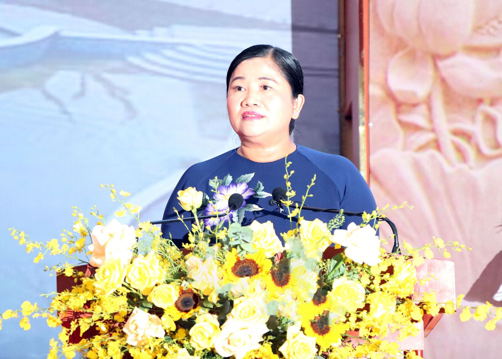 Phó Bí thư Tỉnh ủy, Chủ tịch UBND tỉnh Trần Tuệ Hiền phát biểu khai mạc hội nghị
