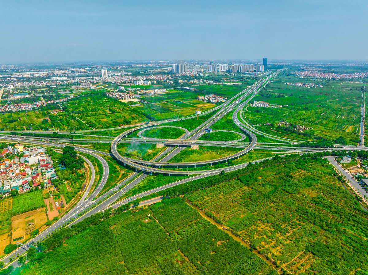 Nút giao Cổ Linh kết nối trực tiếp vào cao tốc Hà Nội – Hải Phòng được đánh giá là một trong những công trình hạ tầng hiện đại bậc nhất góp phần tạo nên sự bứt phá cho khu vực phía Đông. 