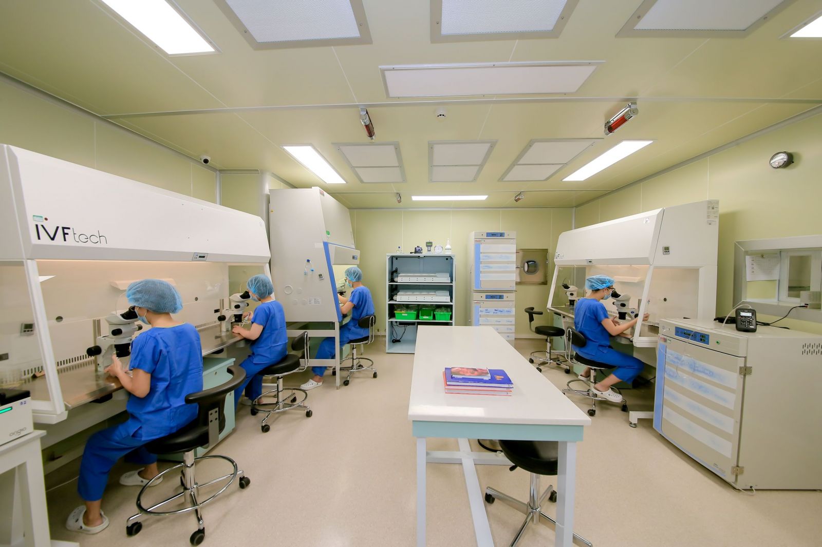 Trung tâm trang bị hệ thống cơ sở vật chất hiện đại bậc nhất với hệ thống phòng lab, tủ cấy và chương trình quản trị chất lượng tiên tiến tương đương với các trung tâm IVF hàng đầu trên thế giới 