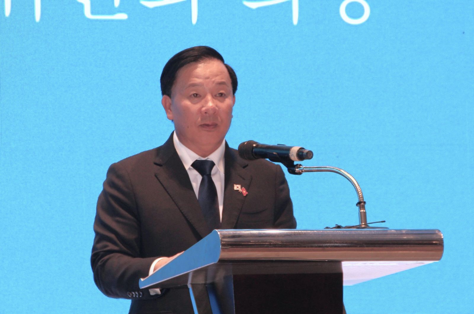 Phó Bí thư Tỉnh ủy, Chủ tịch UBND tỉnh - Nguyễn Văn Út phát biểu kết luận hội nghị