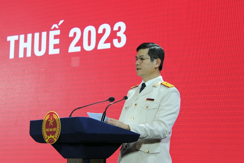 Phó Tổng cục trưởng Tổng cục Thuế Vũ Chí Hùng báo cáo tại Hội nghị.