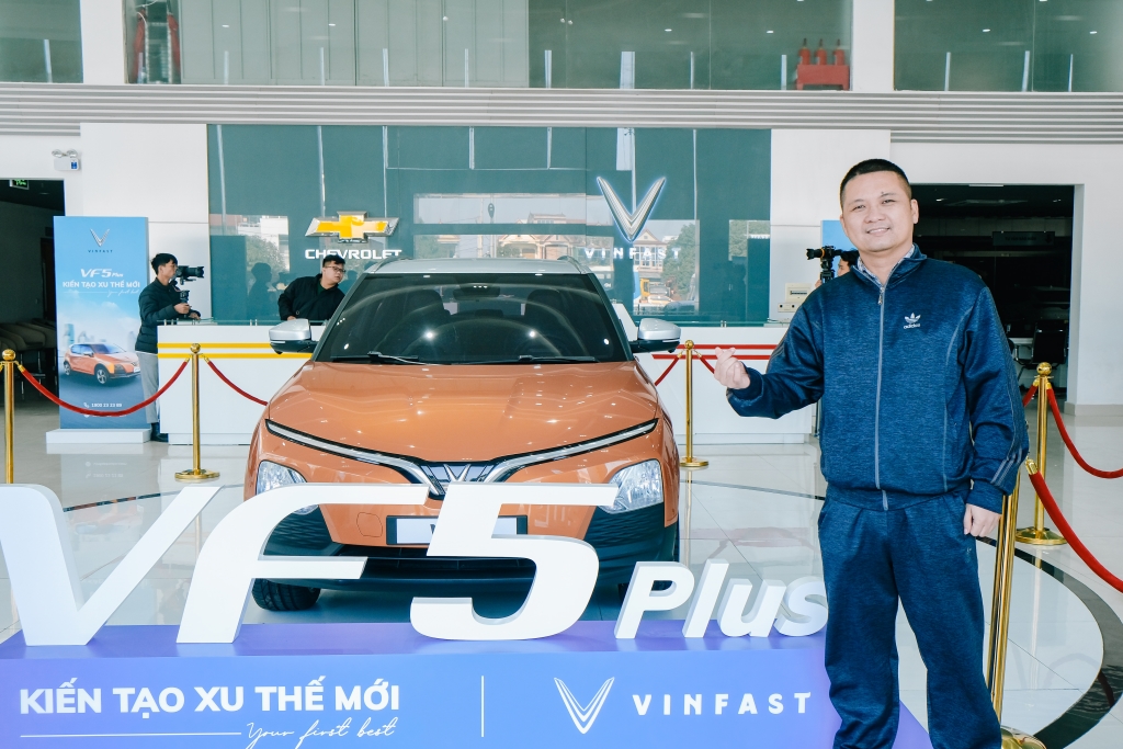 Anh Nguyễn Bá Phong (TP Vinh) quyết định chỉ sử dụng xe điện “từ giờ đến hết đời”.